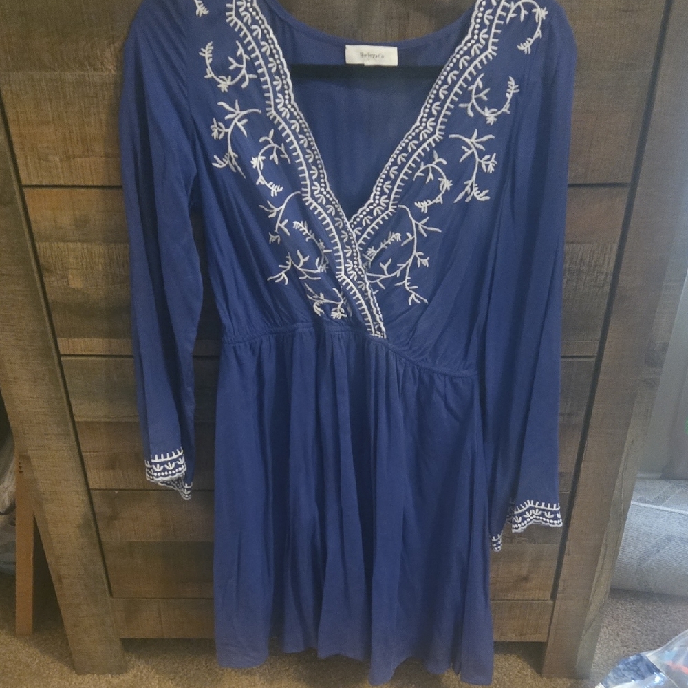 Elegant Blue Long Sleeve Dress with White Embroidery